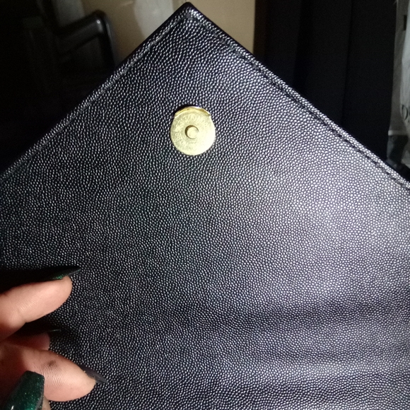 YVES SAINT LAURENT ENVELOPE CHEVRON QUILTED MATELASSE LEATHER MED SHOULDER BAG - Picture 5 of 16